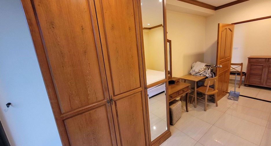 Condo en alquiler de 3 habitaciones en Watthana, Bangkok