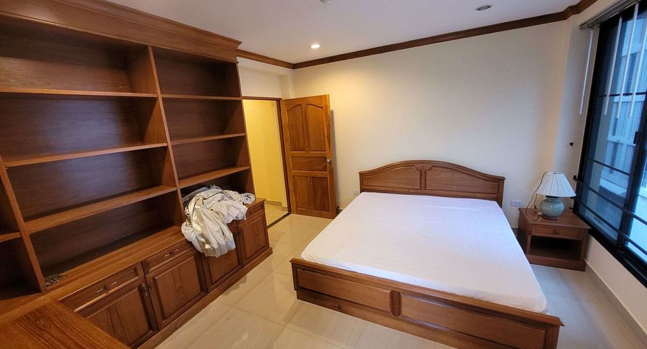 Condo en alquiler de 3 habitaciones en Watthana, Bangkok