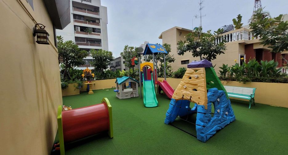 Condo en alquiler de 3 habitaciones en Watthana, Bangkok