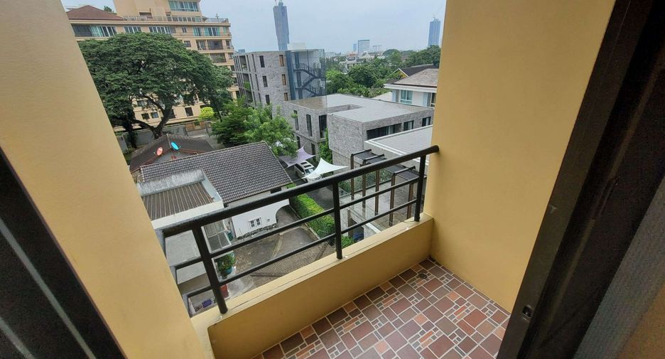 Condo en alquiler de 3 habitaciones en Watthana, Bangkok