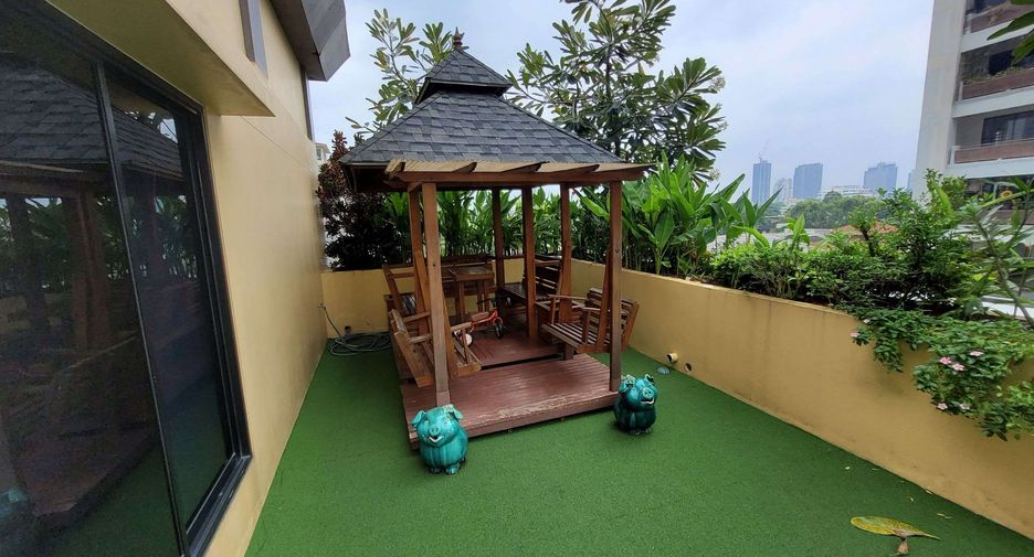 Condo en alquiler de 3 habitaciones en Watthana, Bangkok