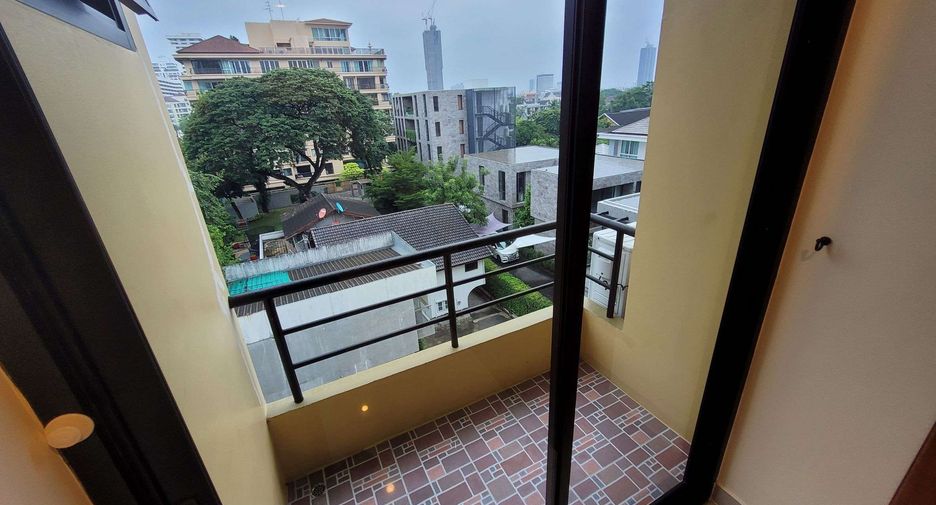 Condo en alquiler de 3 habitaciones en Watthana, Bangkok