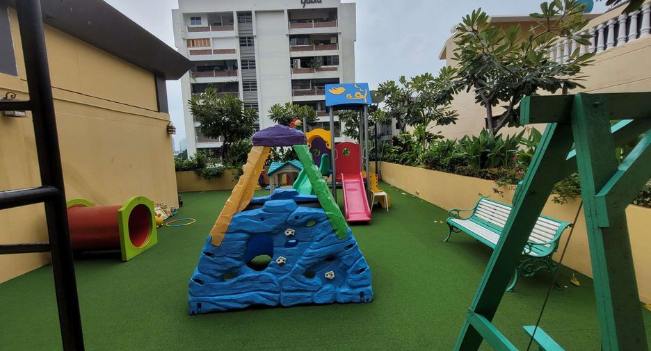 Condo en alquiler de 3 habitaciones en Watthana, Bangkok
