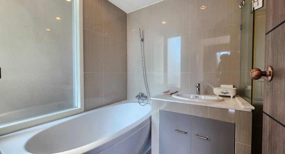 Condo en alquiler y en venta de 1 habitaciones en Watthana, Bangkok