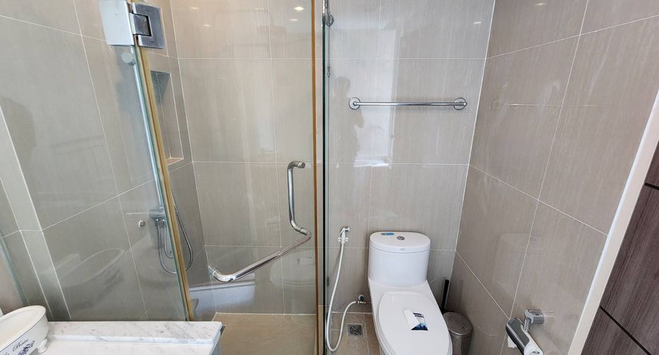 Condo en alquiler y en venta de 1 habitaciones en Watthana, Bangkok