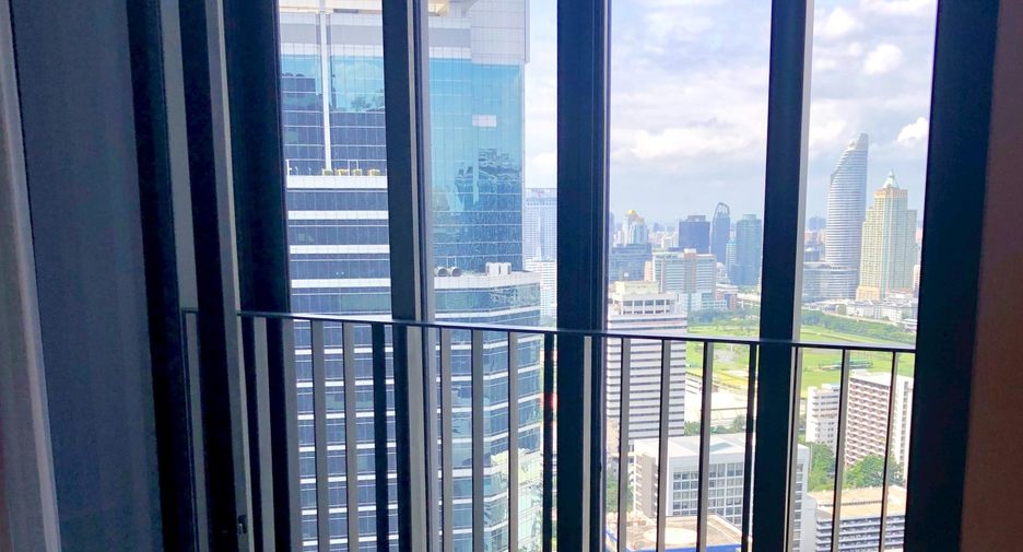 Wohnung zur Miete mit 1 Zimmer in Bang Rak, Bangkok