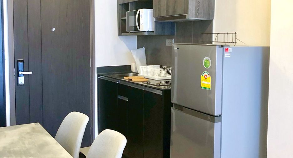 Wohnung zur Miete mit 1 Zimmer in Bang Rak, Bangkok