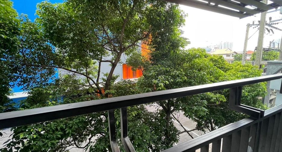 For rent 2 ベッドルーム condo in Phra Khanong, Bangkok