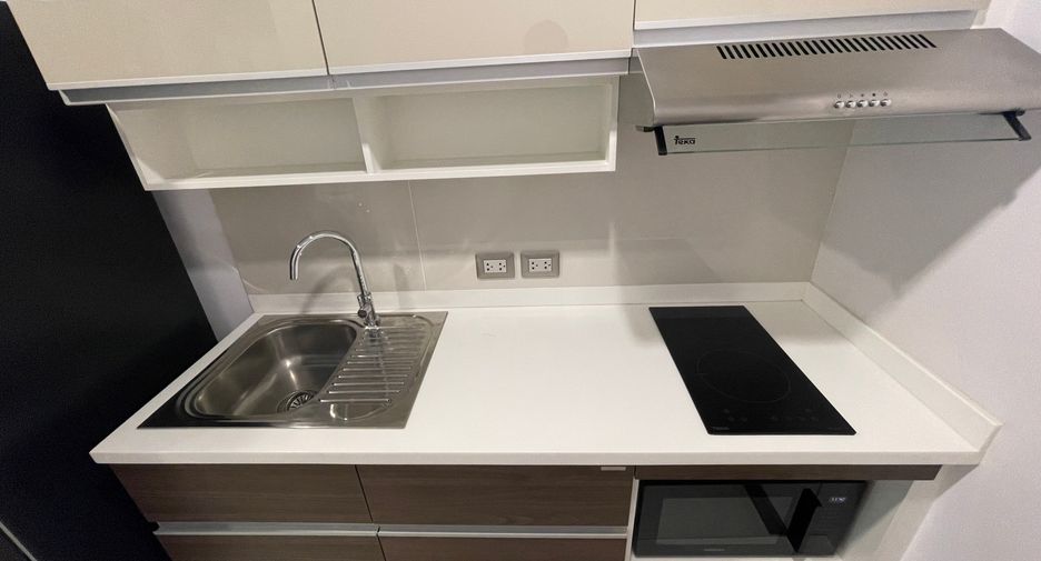 For rent 1 bed condo in Watthana, Bangkok