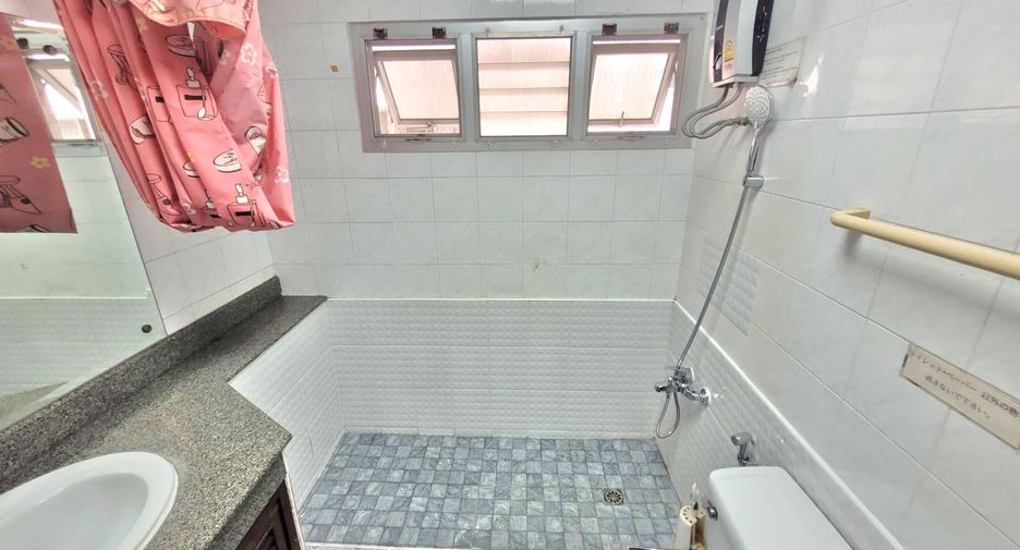 Condo en alquiler de 3 habitaciones en Watthana, Bangkok