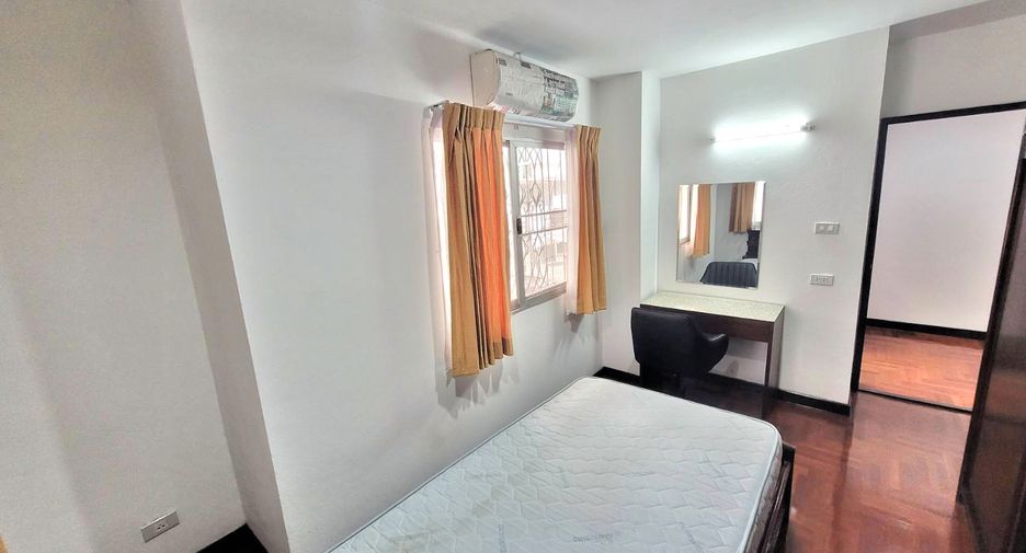 Condo en alquiler de 3 habitaciones en Watthana, Bangkok