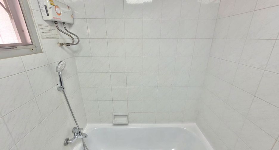 Condo en alquiler de 3 habitaciones en Watthana, Bangkok