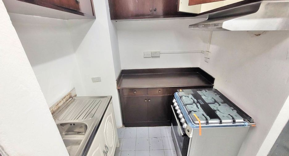 Condo en alquiler de 3 habitaciones en Watthana, Bangkok