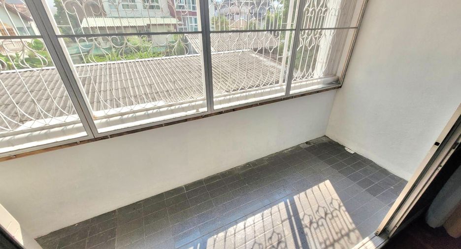 Condo en alquiler de 3 habitaciones en Watthana, Bangkok