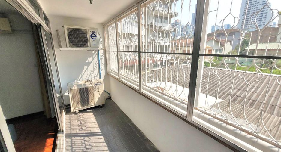 Condo en alquiler de 3 habitaciones en Watthana, Bangkok