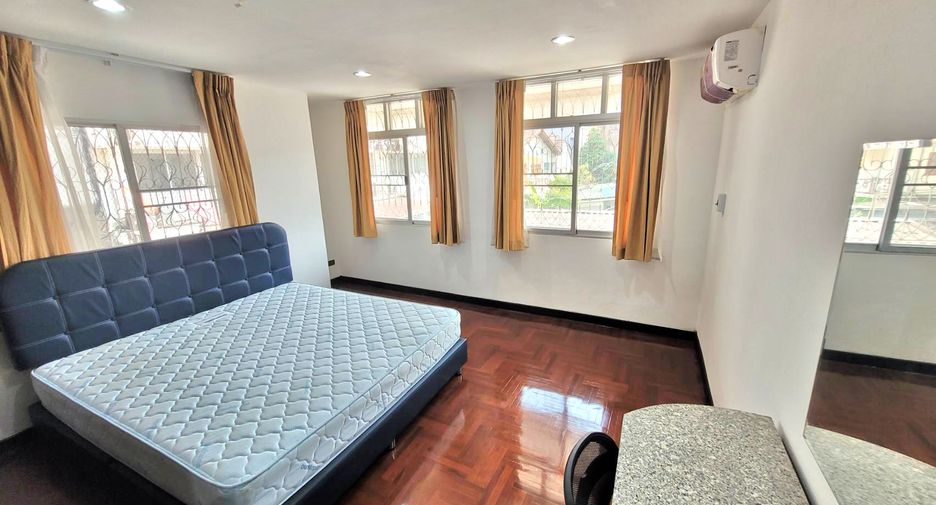Condo en alquiler de 3 habitaciones en Watthana, Bangkok