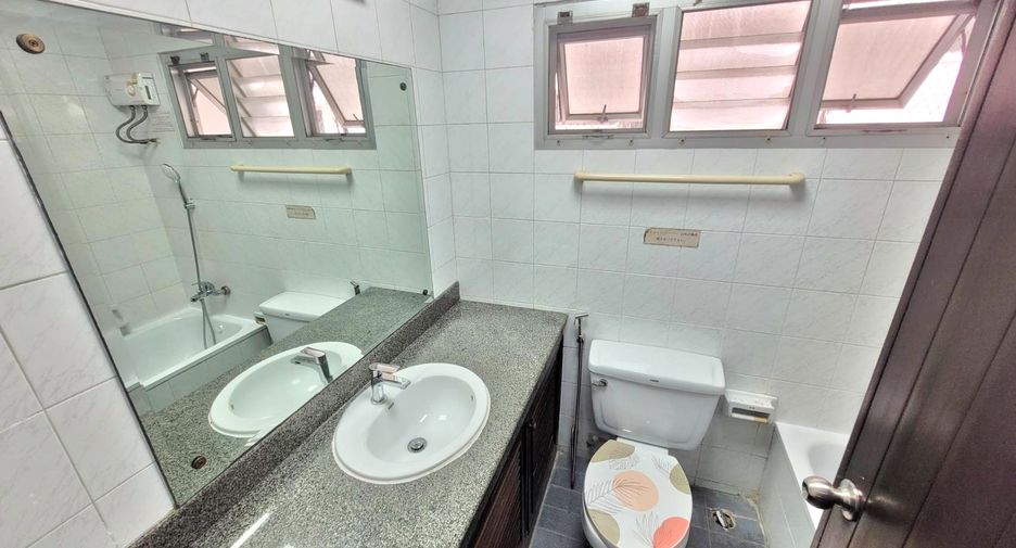 Condo en alquiler de 3 habitaciones en Watthana, Bangkok
