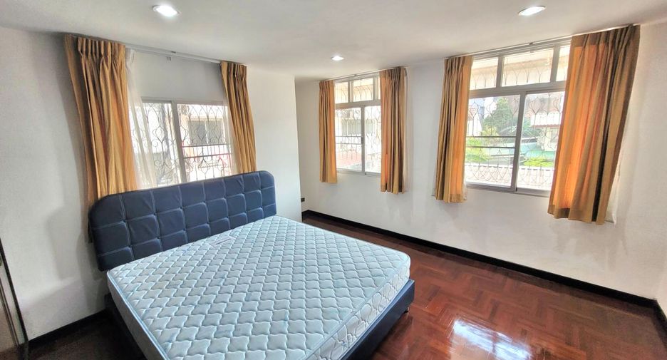 Condo en alquiler de 3 habitaciones en Watthana, Bangkok