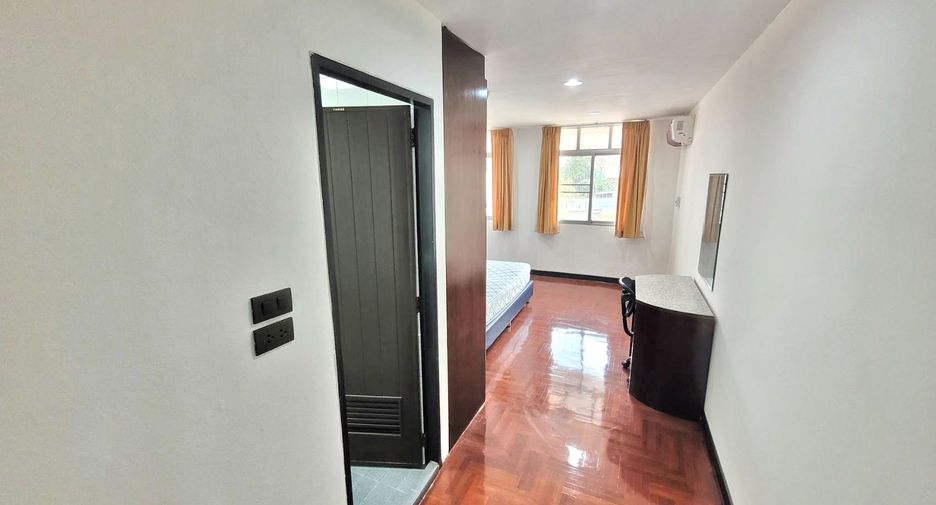 Condo en alquiler de 3 habitaciones en Watthana, Bangkok