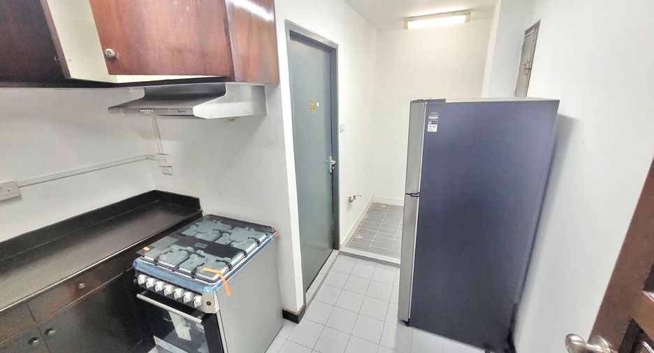 Condo en alquiler de 3 habitaciones en Watthana, Bangkok