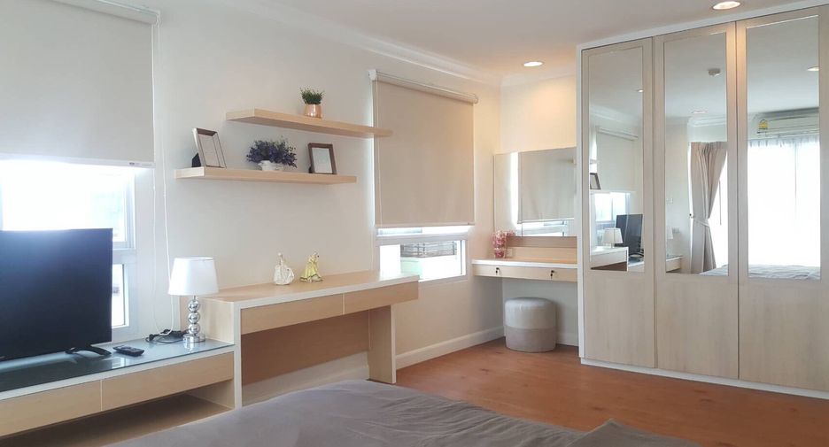 For rent 2 bedrooms condo in Khlong Toei, Bangkok