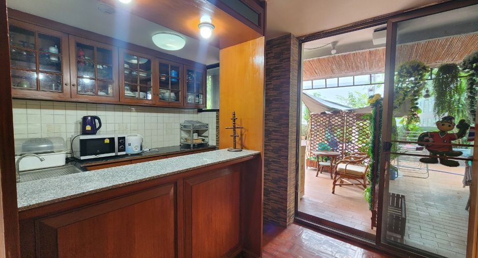 For rent 1 bed condo in Khlong Toei, Bangkok