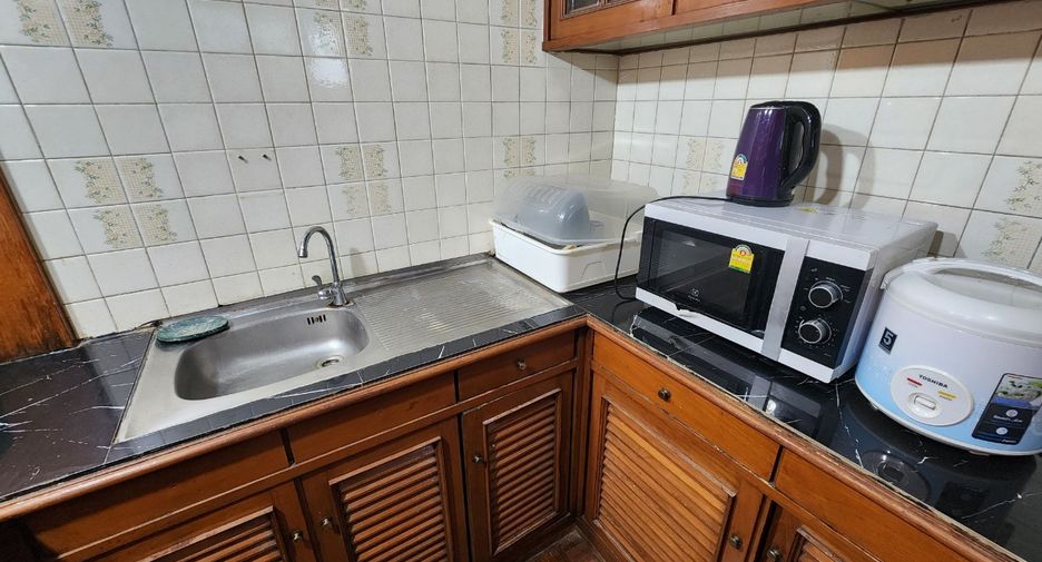 For rent 1 bed condo in Khlong Toei, Bangkok