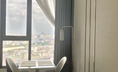 Wohnung zur Miete mit 1 Zimmer in Bang Rak, Bangkok
