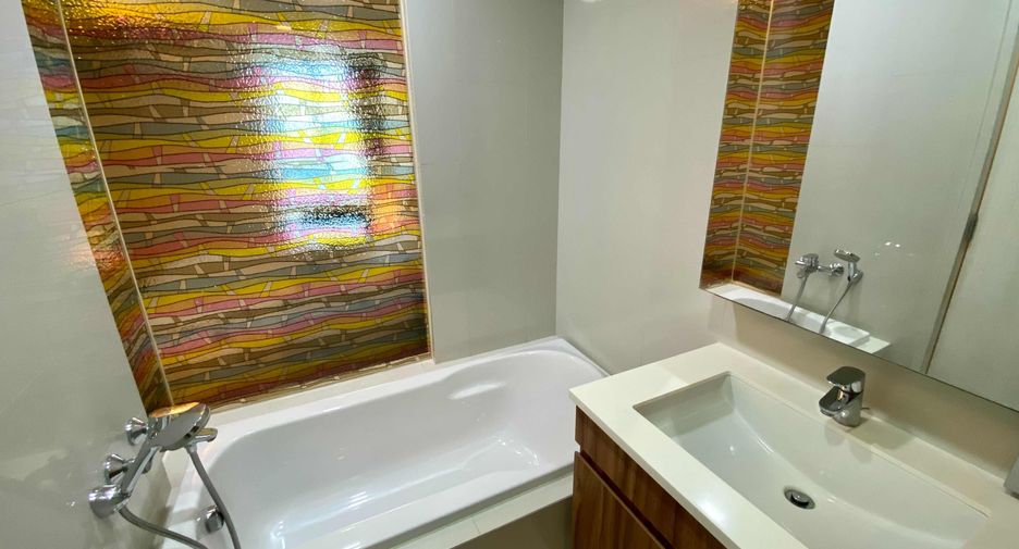 For rent and for sale 1 bed condo in Watthana, Bangkok