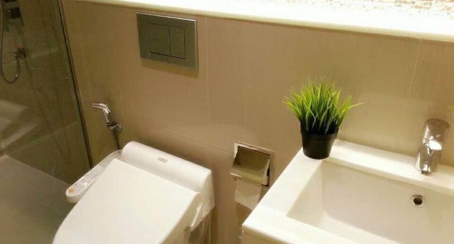 For rent and for sale 1 bed condo in Watthana, Bangkok