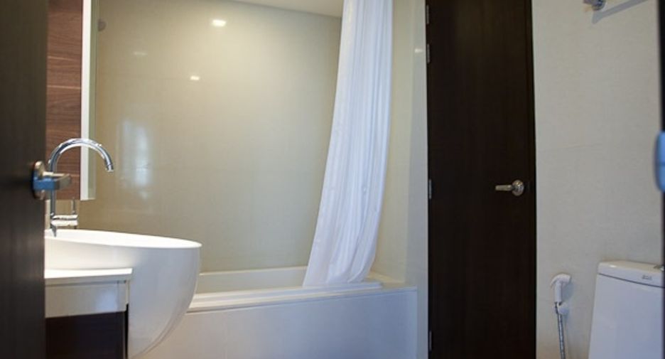 For rent 1 bed condo in Khlong Toei, Bangkok