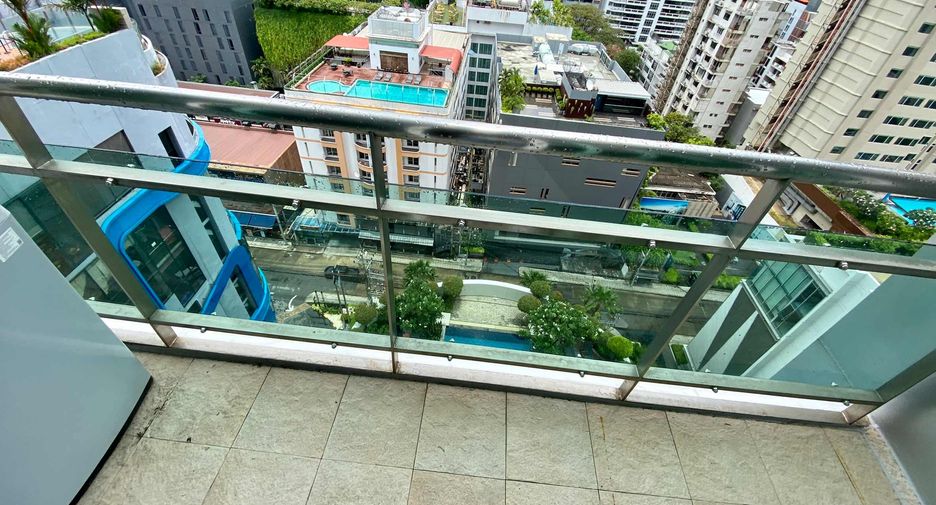 For rent 2 bedrooms condo in Watthana, Bangkok