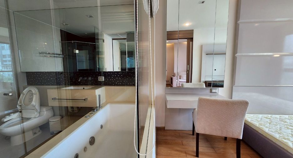 Condo en alquiler y en venta de 1 habitaciones en Sathon, Bangkok