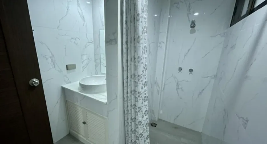 For rent 4 bedrooms condo in Bang Lamung, Chonburi