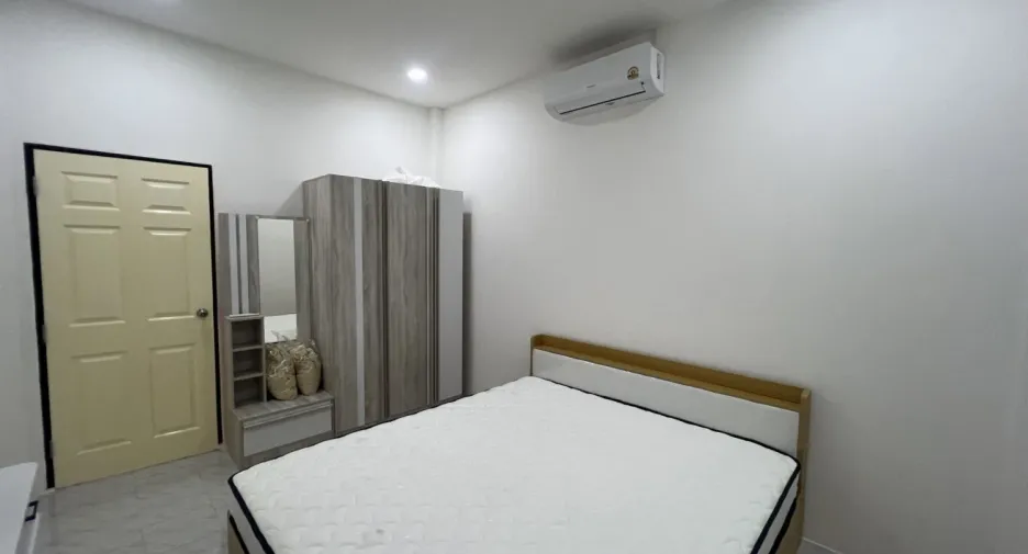 Reihenhaus zum Kauf mit 3 Zimmer in Bang Lamung, Chonburi