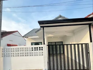Reihenhaus zum Kauf mit 3 Zimmer in Bang Lamung, Chonburi