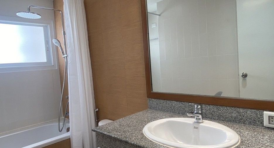 For rent 3 bedrooms apartment in Watthana, Bangkok