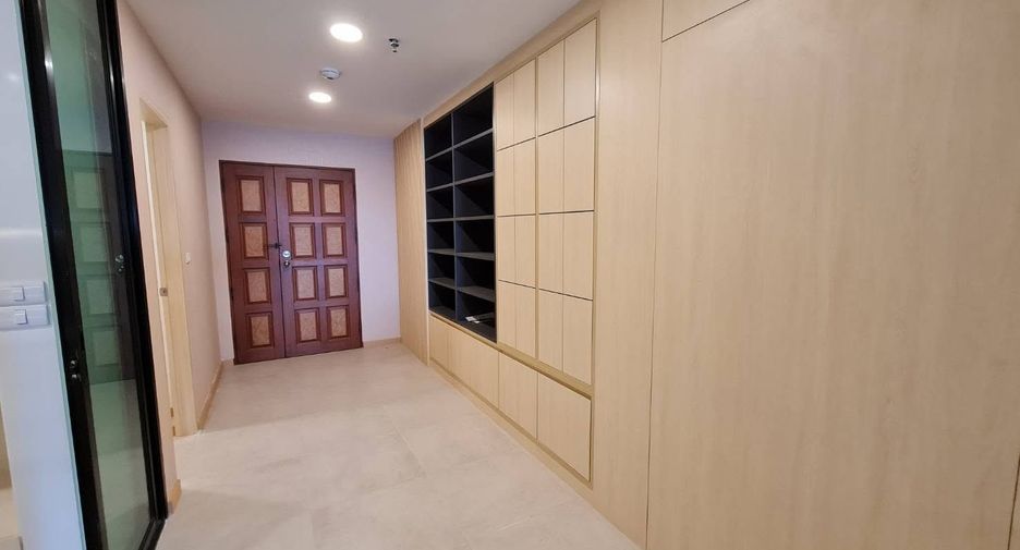 For rent 3 bedrooms condo in Rat Burana, Bangkok