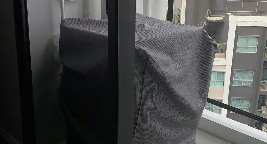 For rent 2 bedrooms condo in Huai Khwang, Bangkok