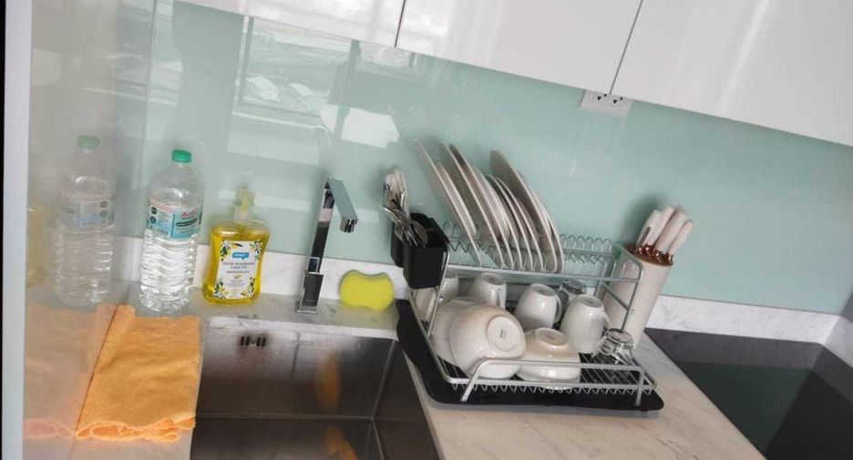 For rent 2 bedrooms condo in Huai Khwang, Bangkok