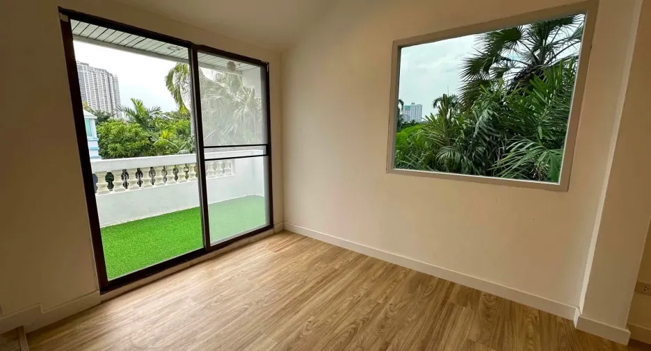 Haus zur Miete mit 2 Zimmer in Mueang Nonthaburi, Nonthaburi