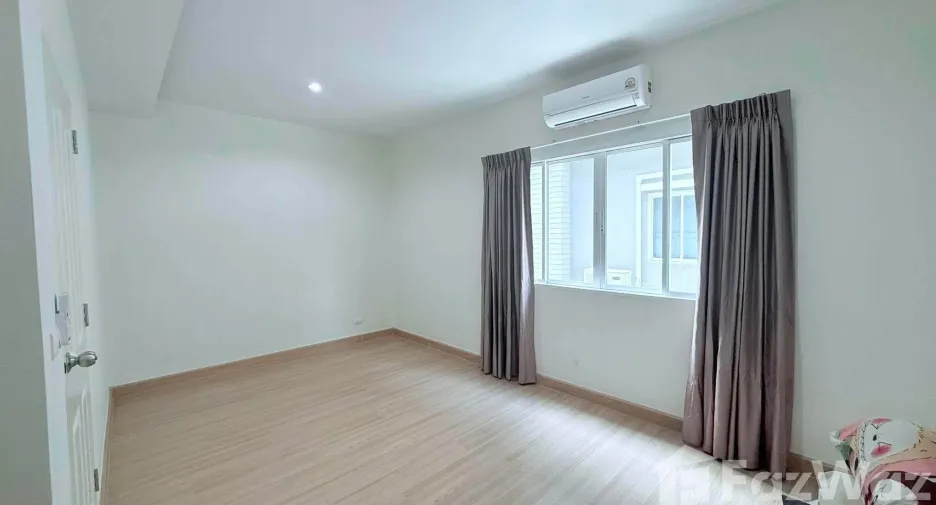 For rent 3 bedrooms townhouse in Bang Bua Thong, Nonthaburi