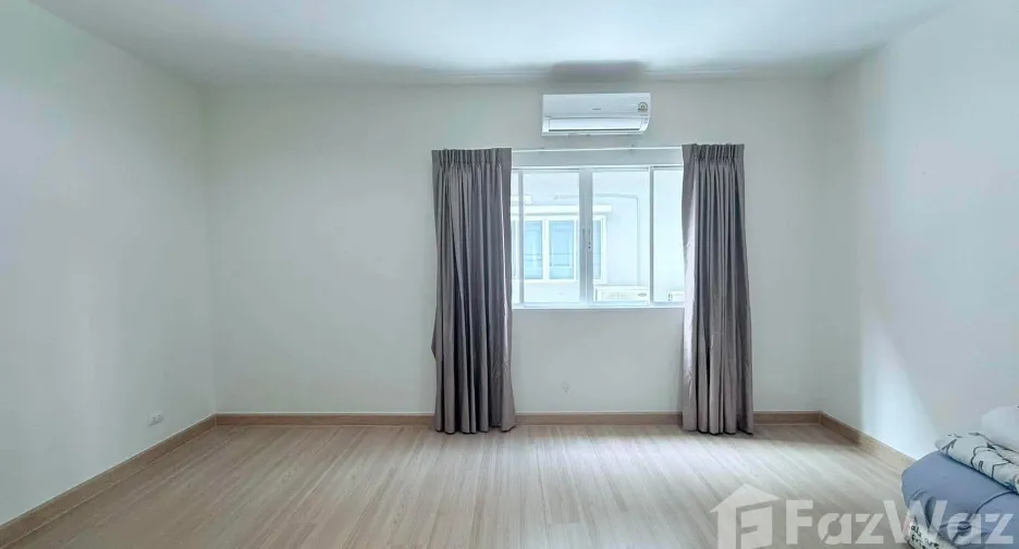 For rent 3 bedrooms townhouse in Bang Bua Thong, Nonthaburi