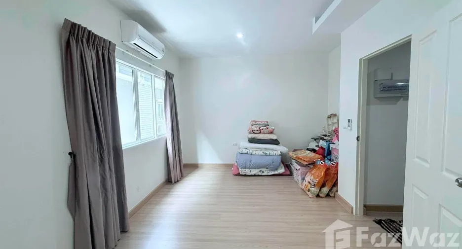 For rent 3 bedrooms townhouse in Bang Bua Thong, Nonthaburi