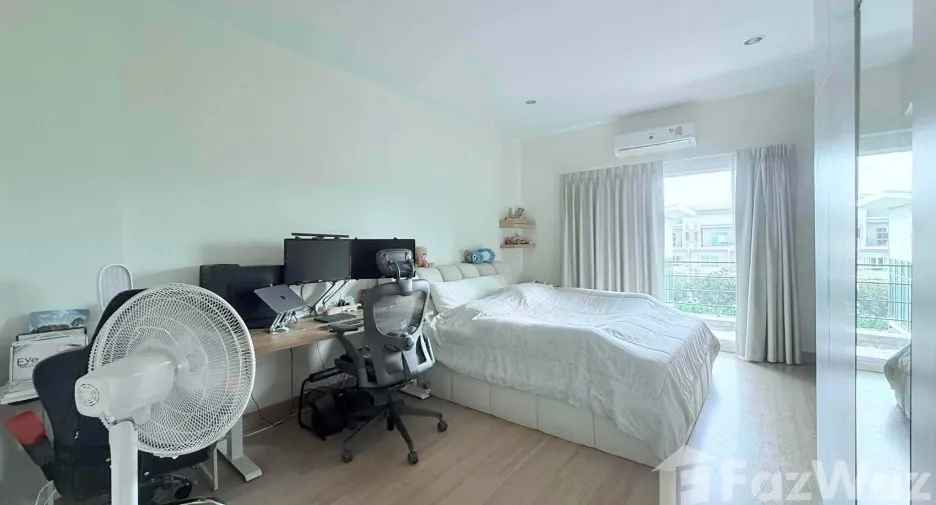 For rent 3 bedrooms townhouse in Bang Bua Thong, Nonthaburi