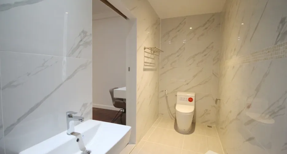 For rent 8 bedrooms house in Lat Phrao, Bangkok