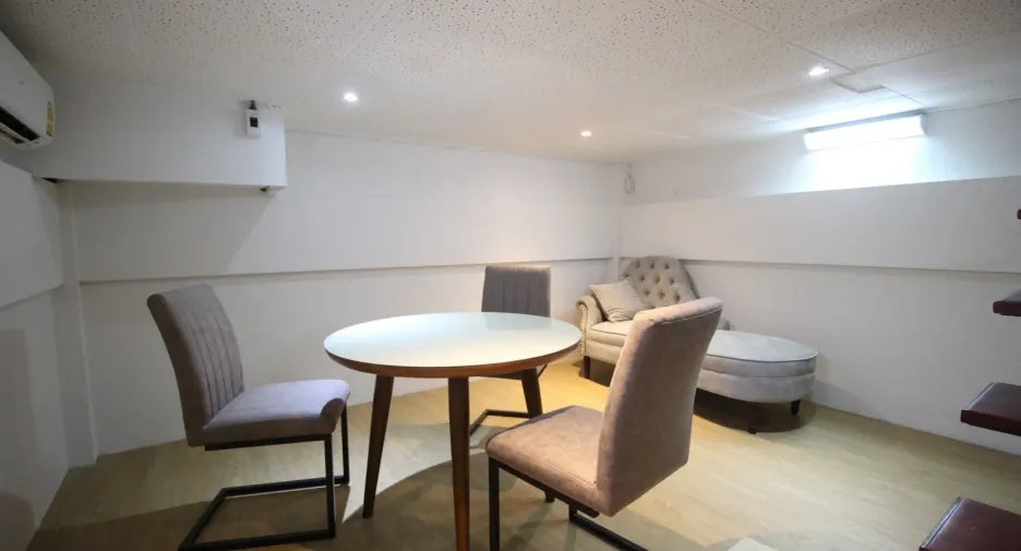 For rent 8 bedrooms house in Lat Phrao, Bangkok