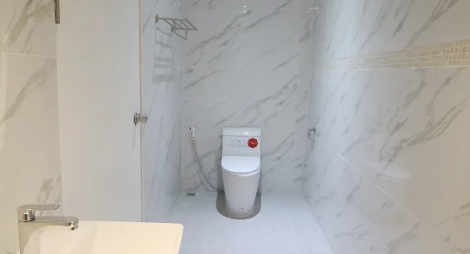 For rent 8 bedrooms house in Lat Phrao, Bangkok
