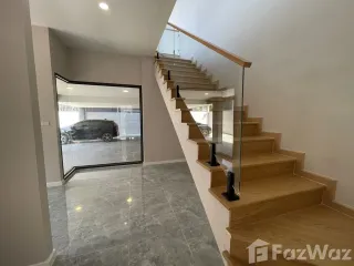 Reihenhaus zur Miete mit 3 Zimmer in Watthana, Bangkok