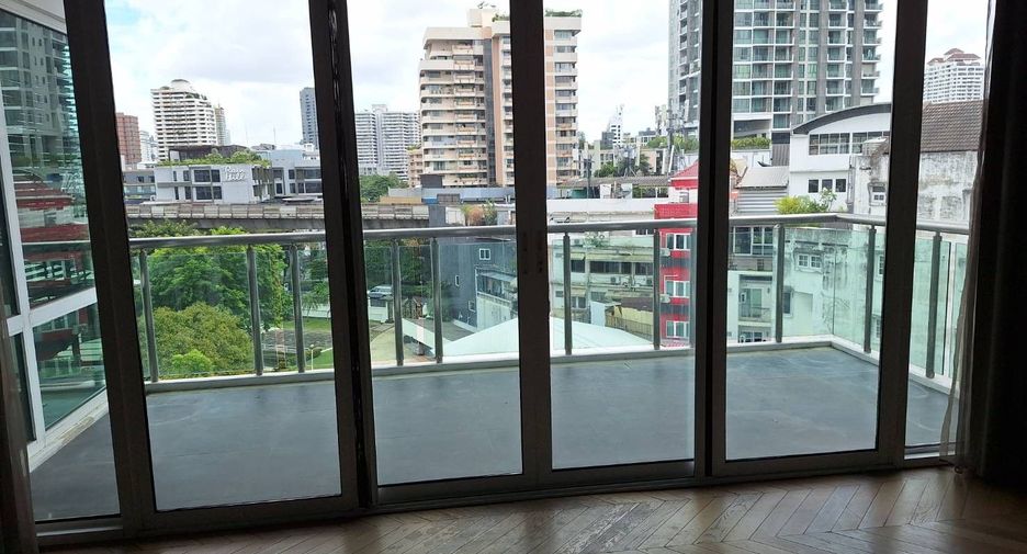 Condo en venta de 4 habitaciones en Khlong Toei, Bangkok